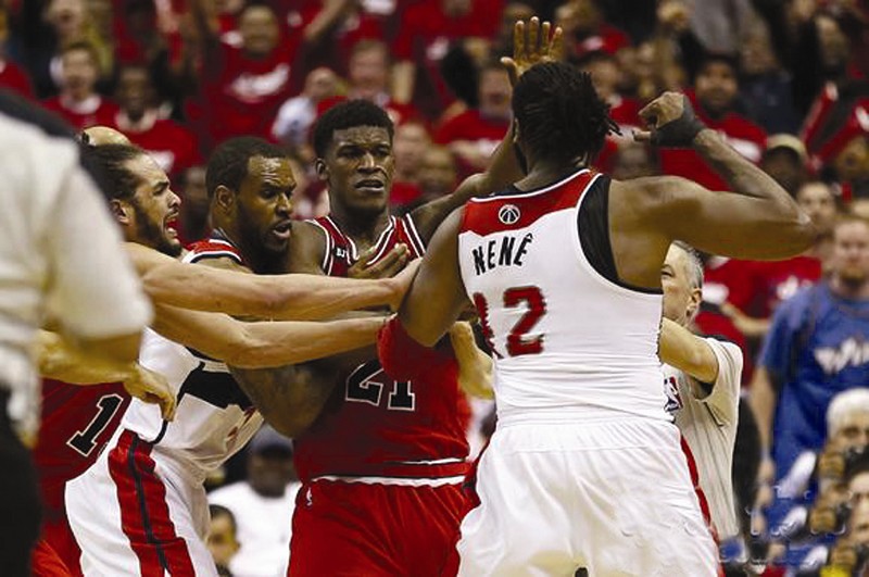  拉文压哨三分惊魂，公牛加时苦战险胜活塞保留季后赛悬念