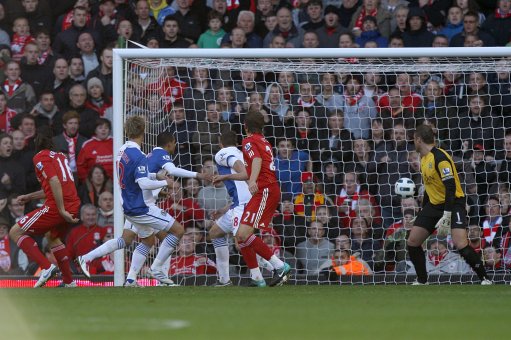  水晶宫定位球战术，三记头槌敲开胜利门  